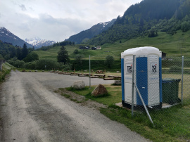 GEBÜHRENPFLICHT am Parking beim Fussballplatz