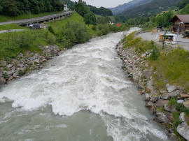 brim Einstieg von Brücke flussab. keine Steine=full on. Felsenbach=80m3