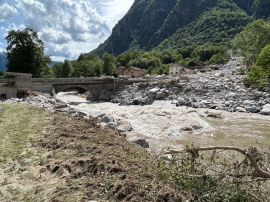 Die Brücke am Einstieg bei Sorte 22. Juni 2024 nach dem Lawinenniedergang