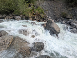 hardest rapid, rock is undercut and has wood and another rock. chicken line on the very left. drop i